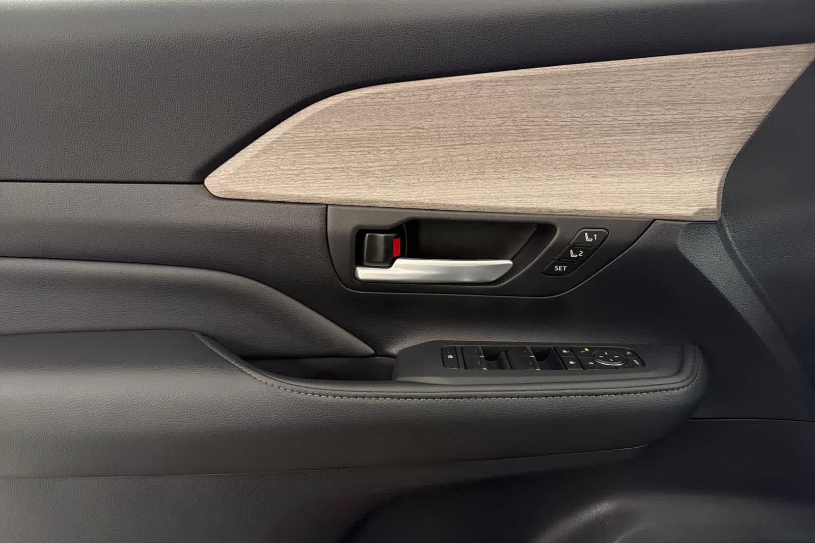 Thumbnail: 2025 Toyota Grand Highlander - 12