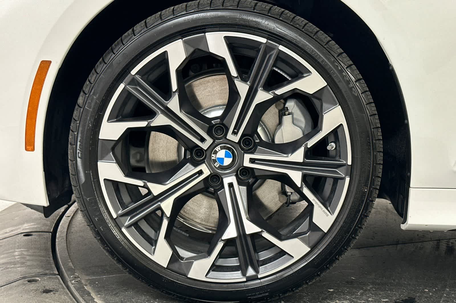 2025 BMW 3 Series 330i 24