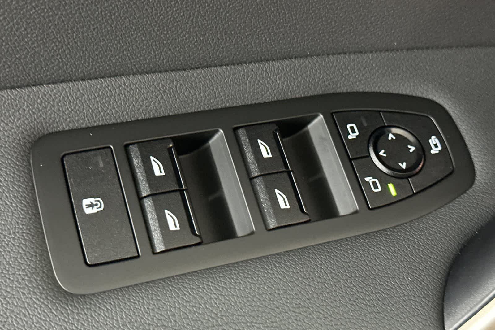 Thumbnail: 2026 BMW iX - 13