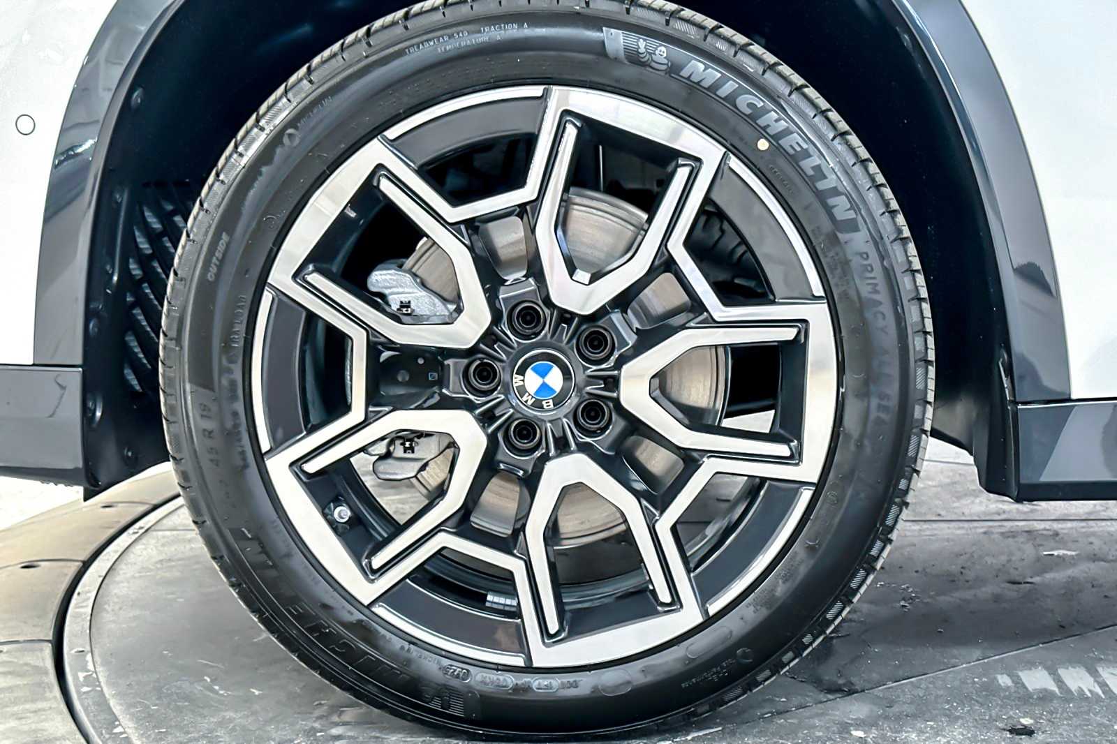 Thumbnail: 2025 BMW X1 - 25