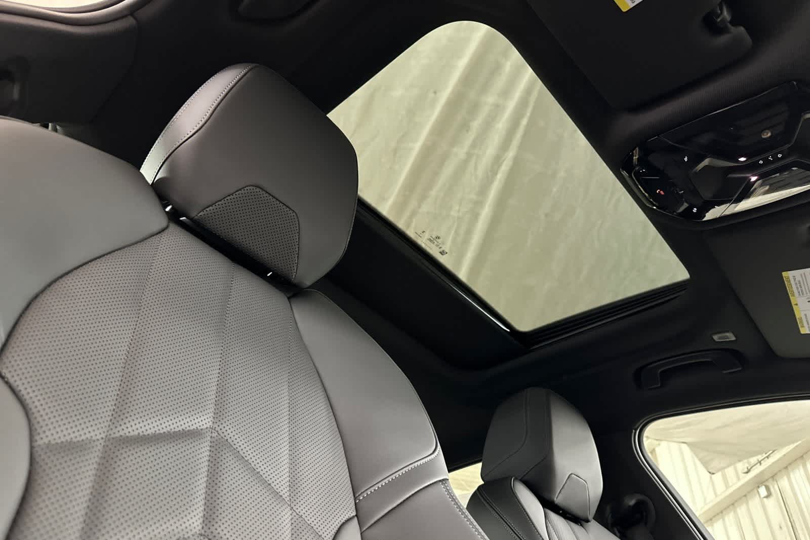 Thumbnail: 2026 BMW 5 Series - 16