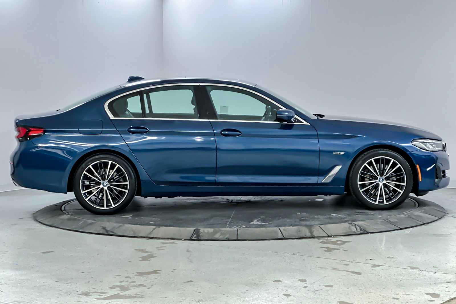 Thumbnail: 2023 BMW 5 Series - 8