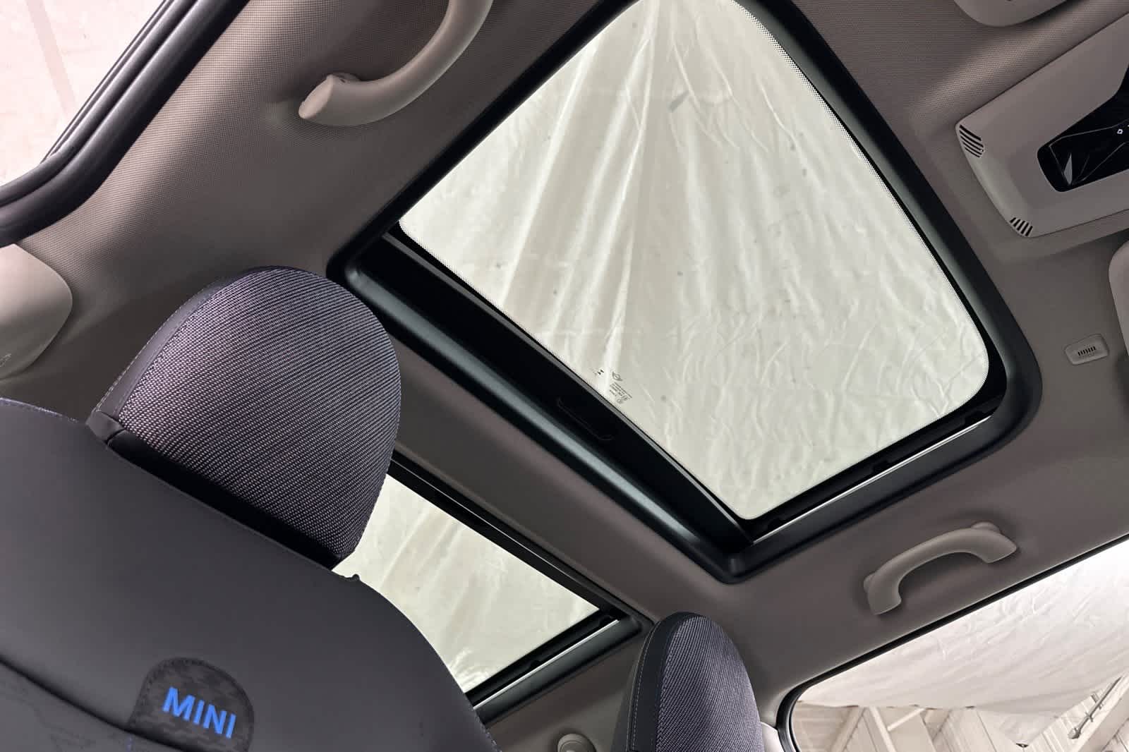 Thumbnail: 2025 MINI Cooper Hardtop - 17