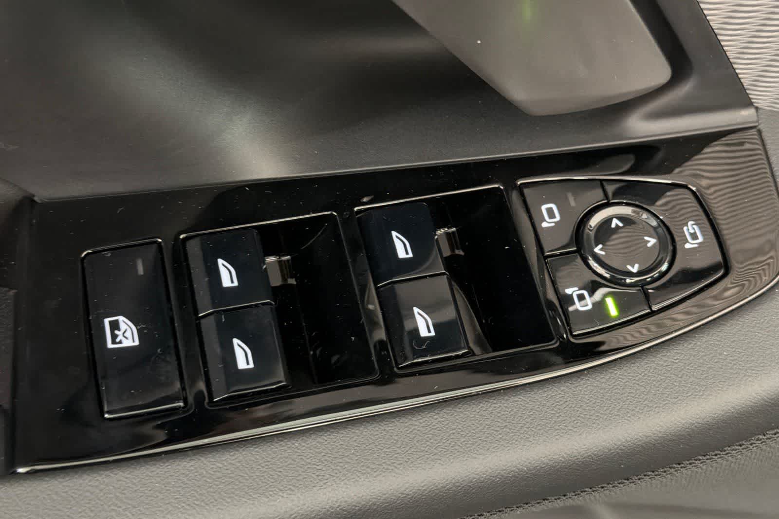 Thumbnail: 2026 BMW 5 Series - 13