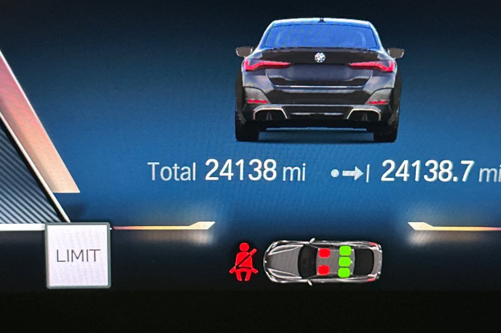 Thumbnail: 2022 BMW i4 - 25