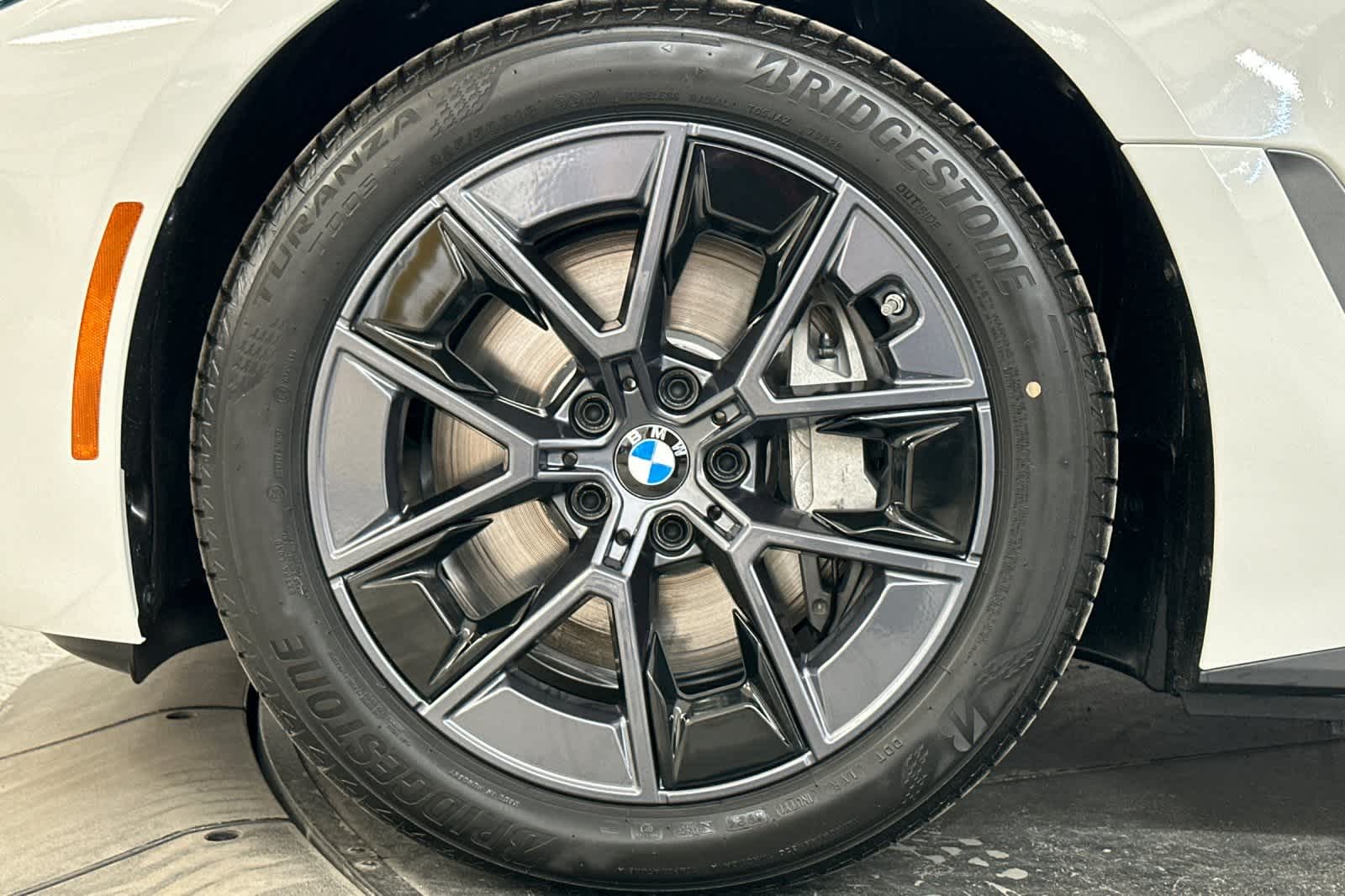 Thumbnail: 2025 BMW i4 - 24