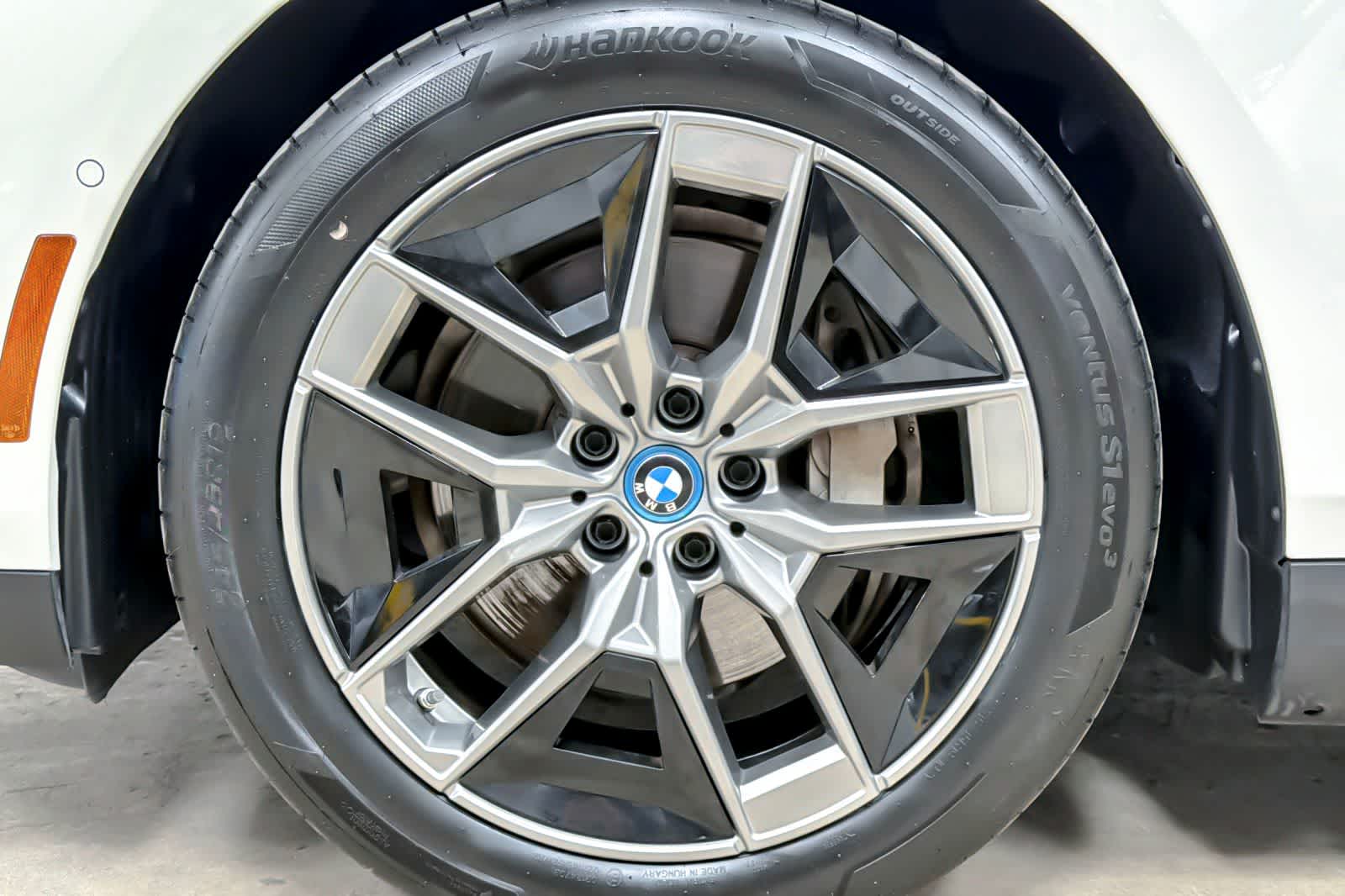 Thumbnail: 2024 BMW i5 - 26
