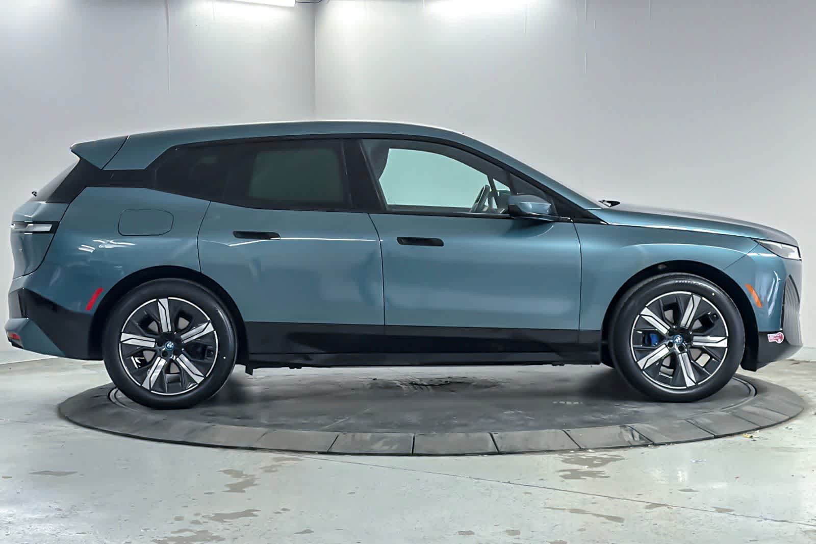 Thumbnail: 2023 BMW iX - 8