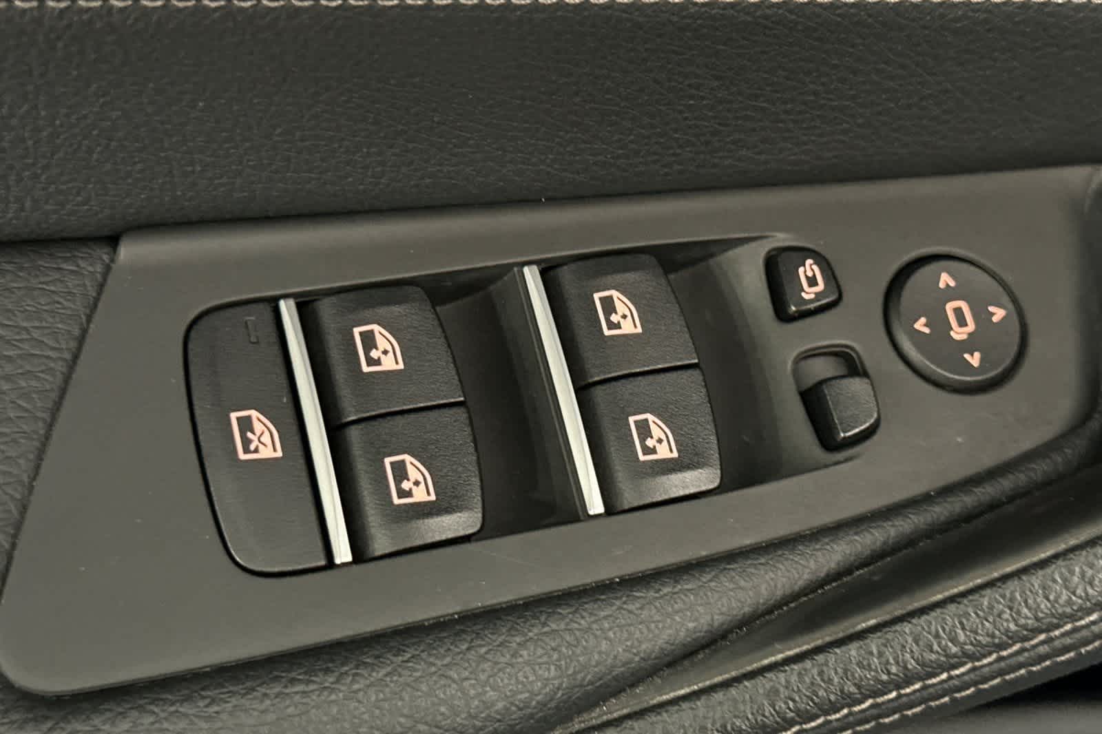 Thumbnail: 2023 BMW 5 Series - 13