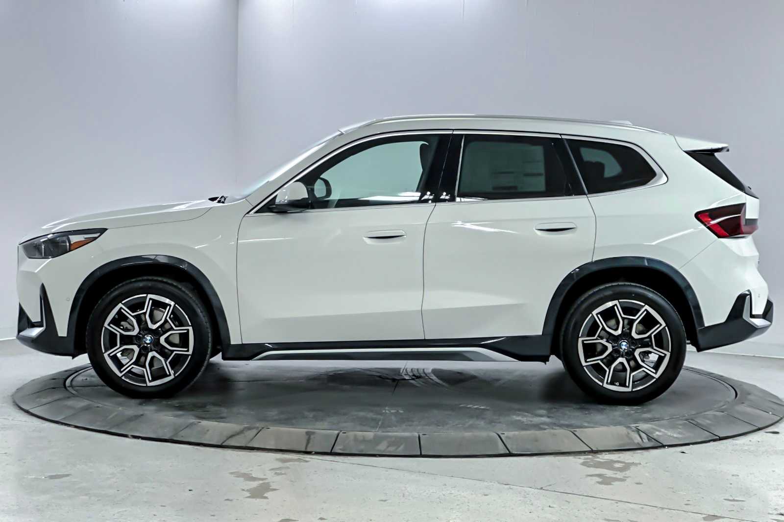 Thumbnail: 2026 BMW X1 - 5