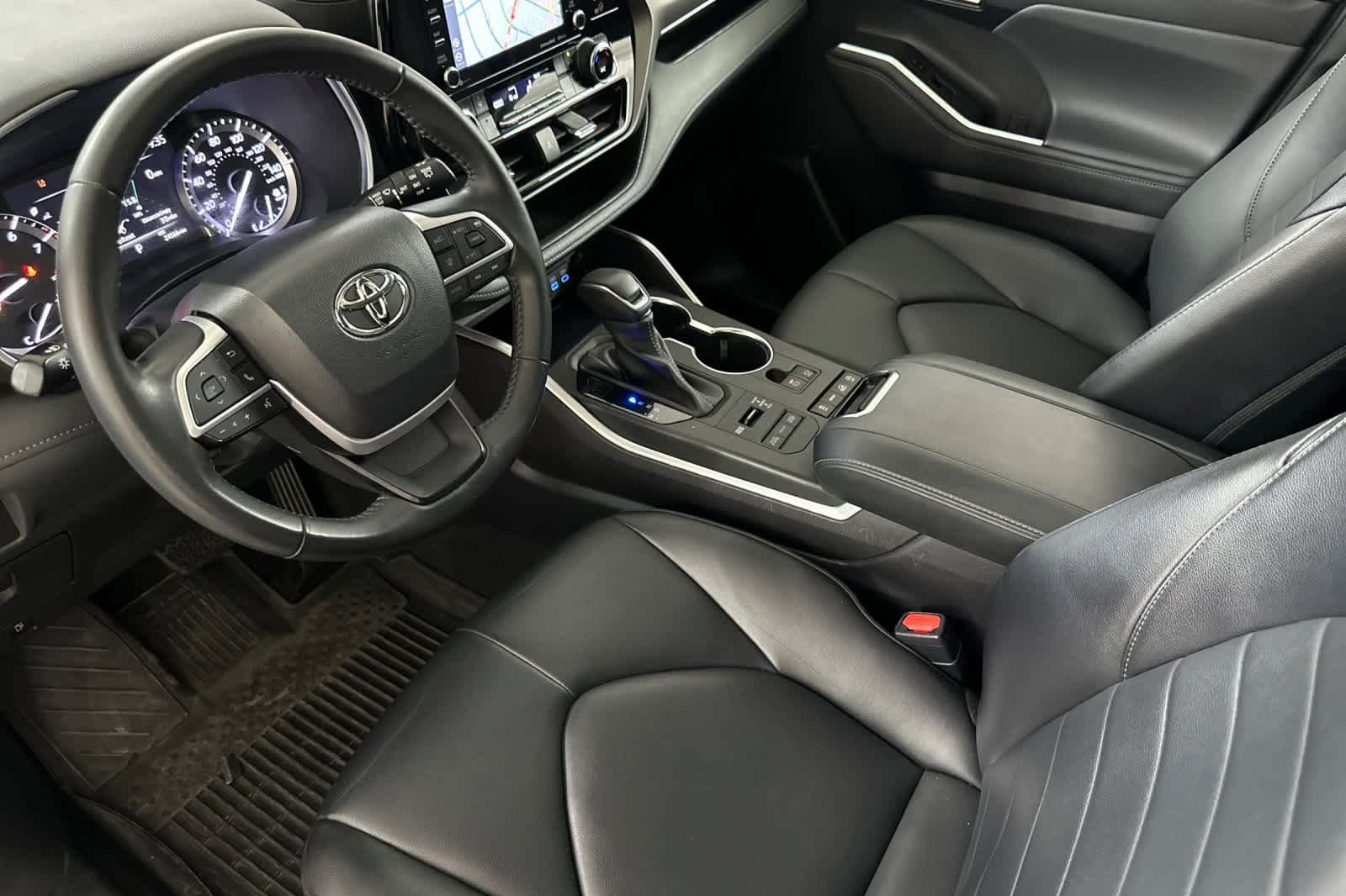 Thumbnail: 2022 Toyota Highlander - 11