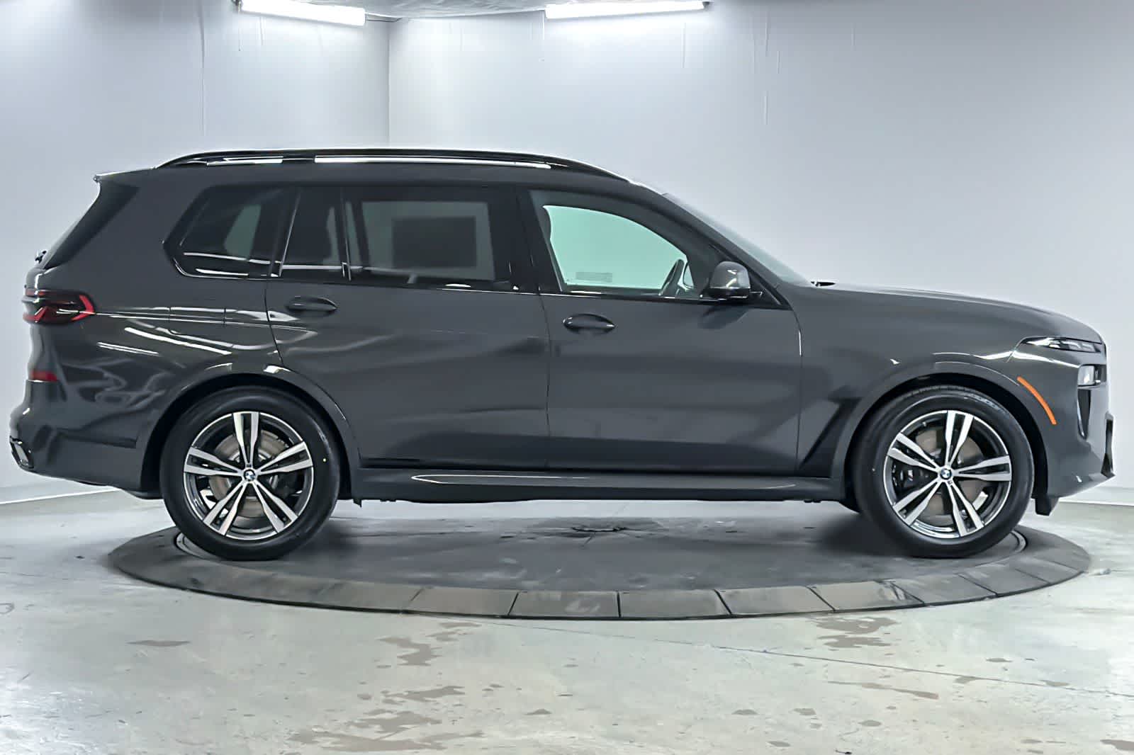 Thumbnail: 2027 BMW X7 - 8