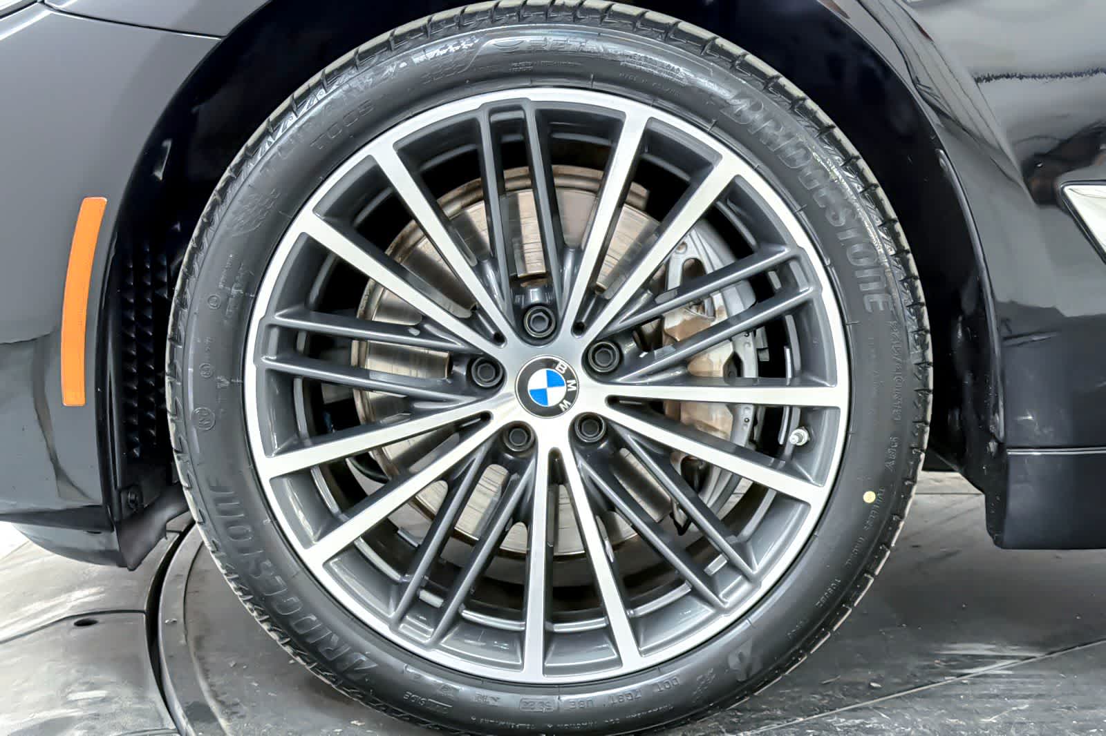 Thumbnail: 2023 BMW 5 Series - 26