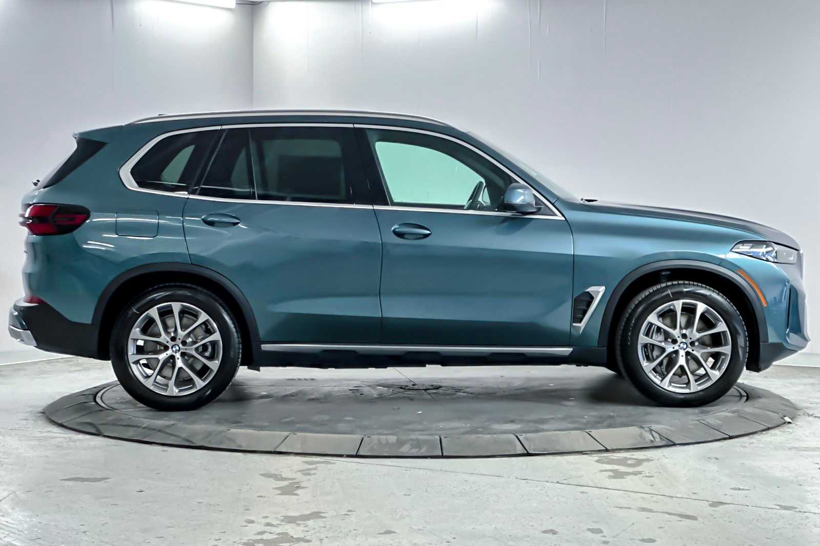 Thumbnail: 2026 BMW X5 - 8