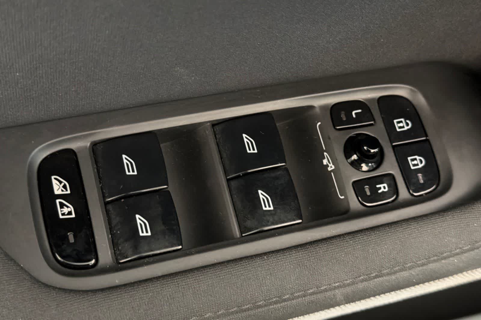 Thumbnail: 2021 Polestar 2 - 13