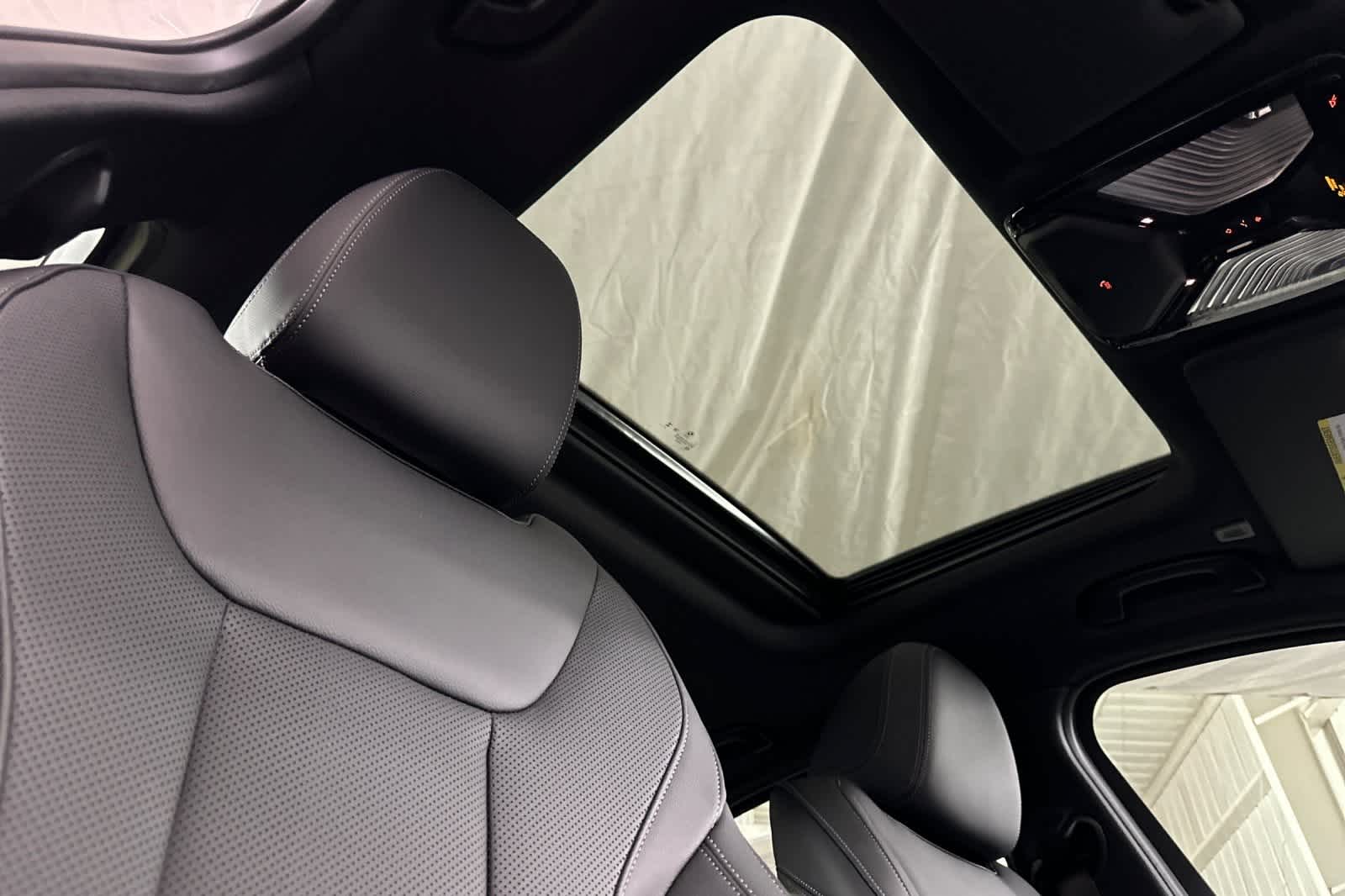 Thumbnail: 2026 BMW 3 Series - 16