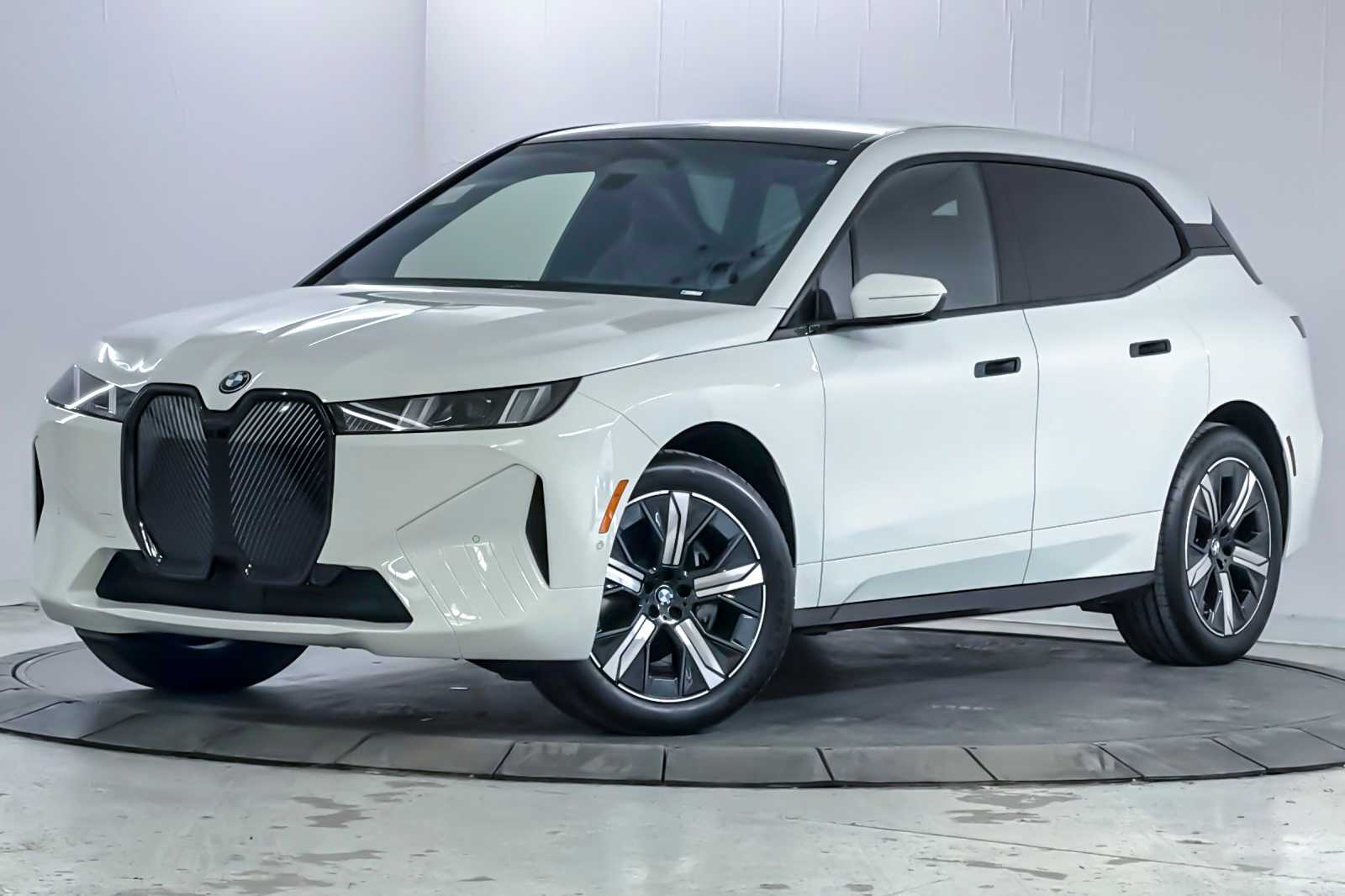 Thumbnail: 2026 BMW iX - 1