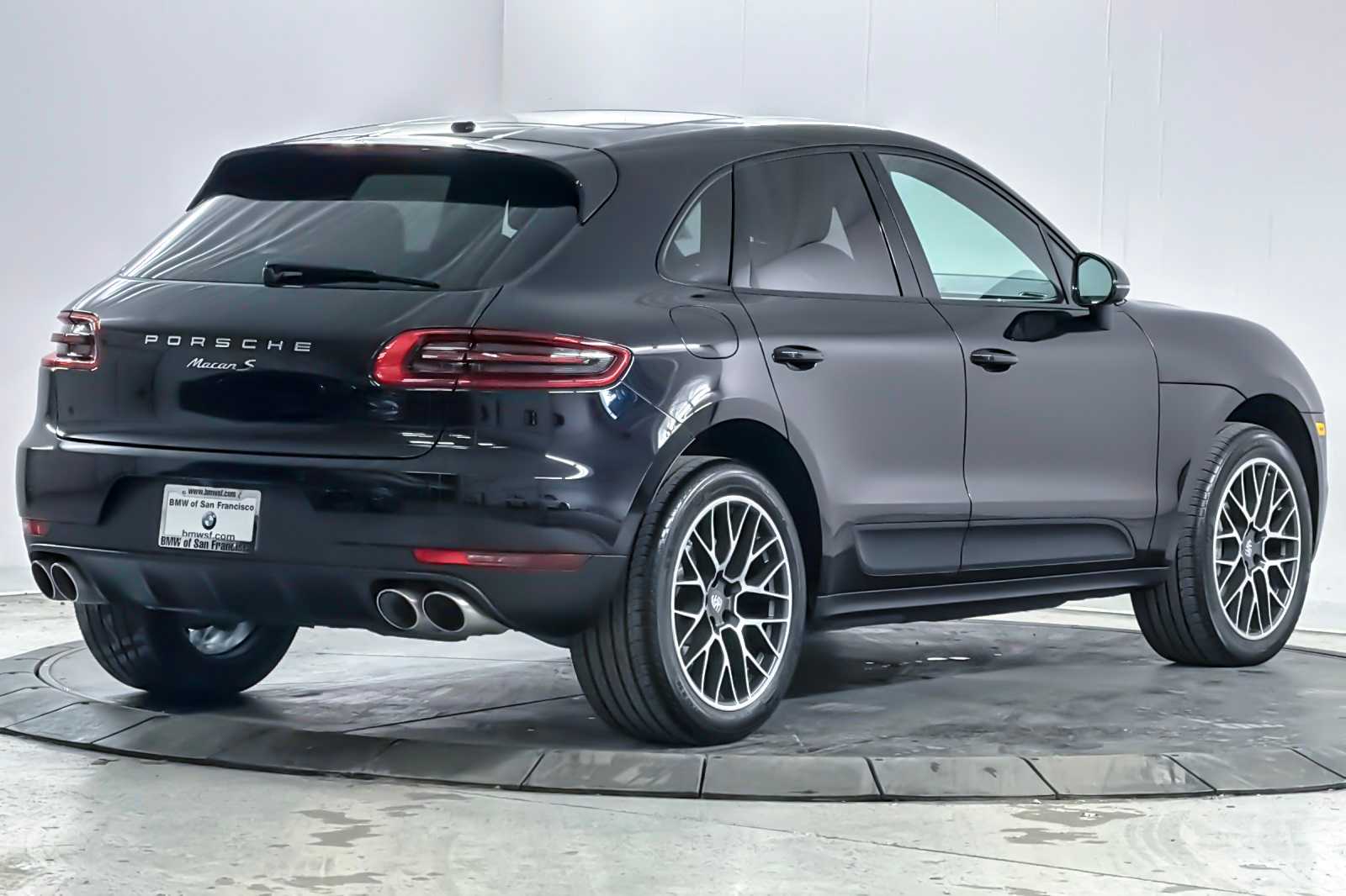 Thumbnail: 2017 Porsche Macan - 2