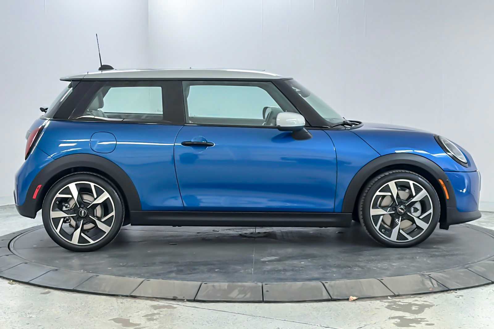 Thumbnail: 2025 MINI Cooper Hardtop - 8