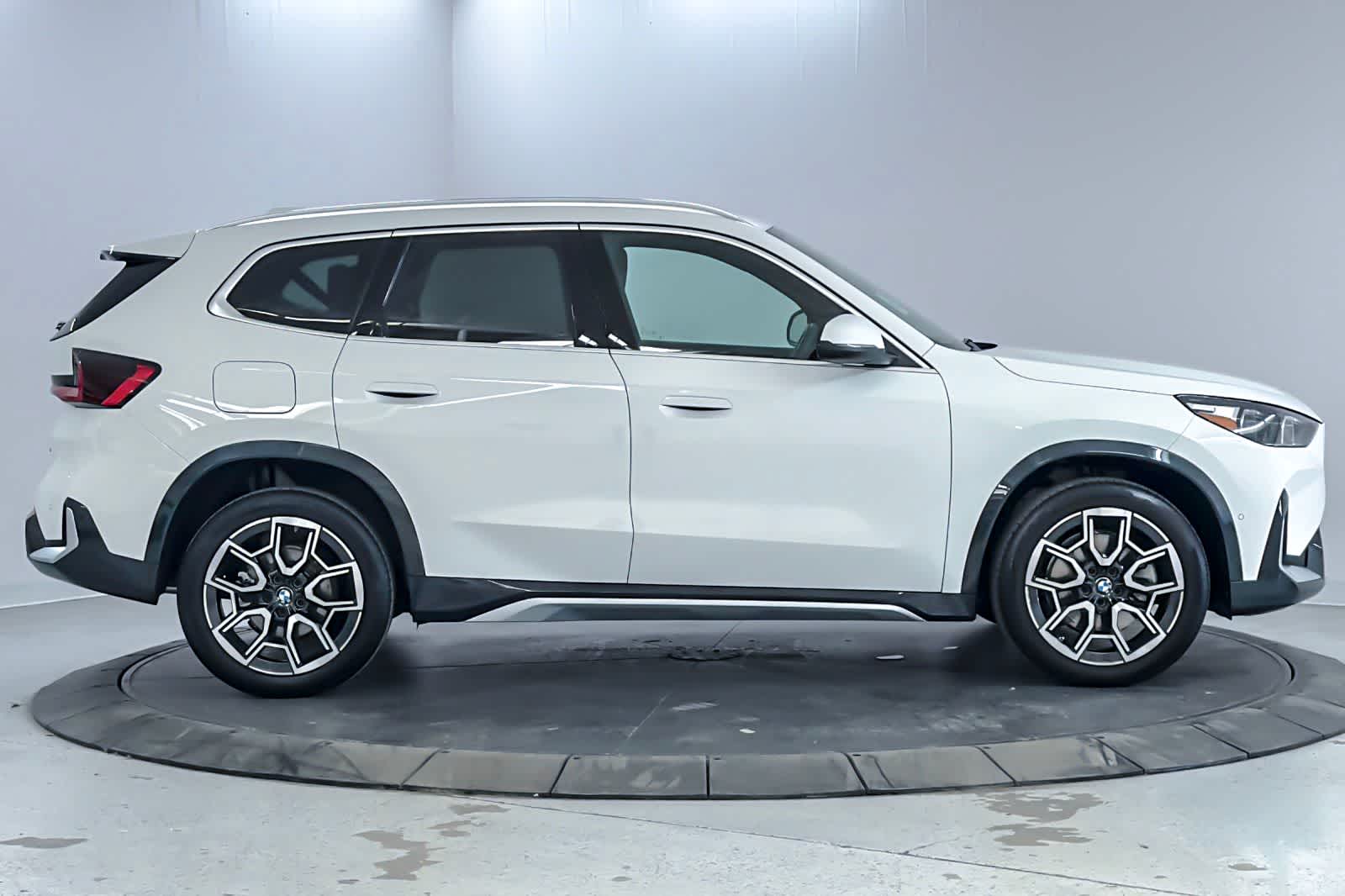 Thumbnail: 2026 BMW X1 - 8