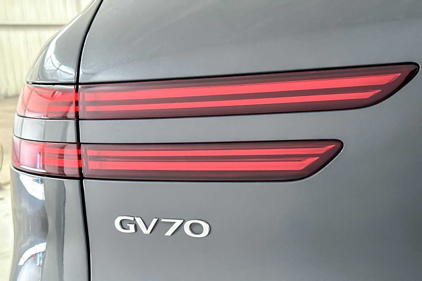 Thumbnail: 2022 Genesis GV70 - 28