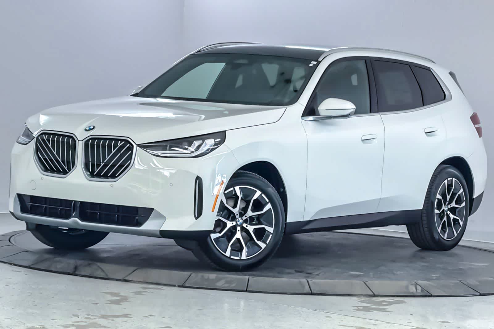 Thumbnail: 2026 BMW X3 - 1