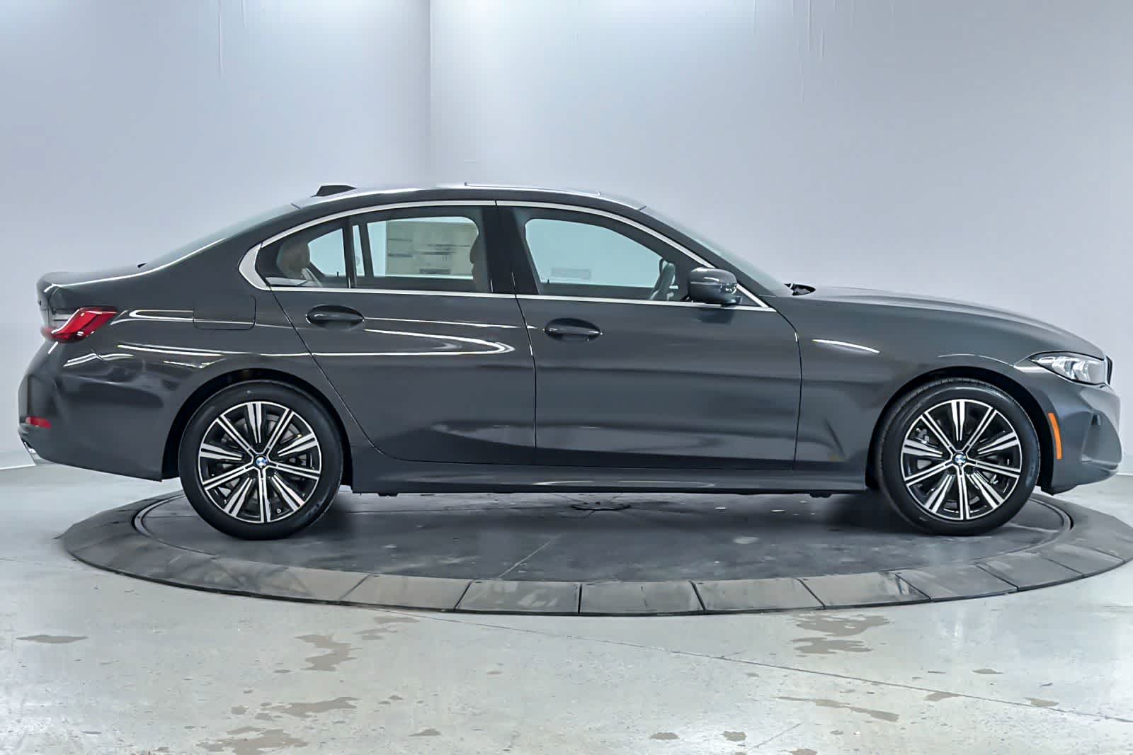 Thumbnail: 2026 BMW 3 Series - 8