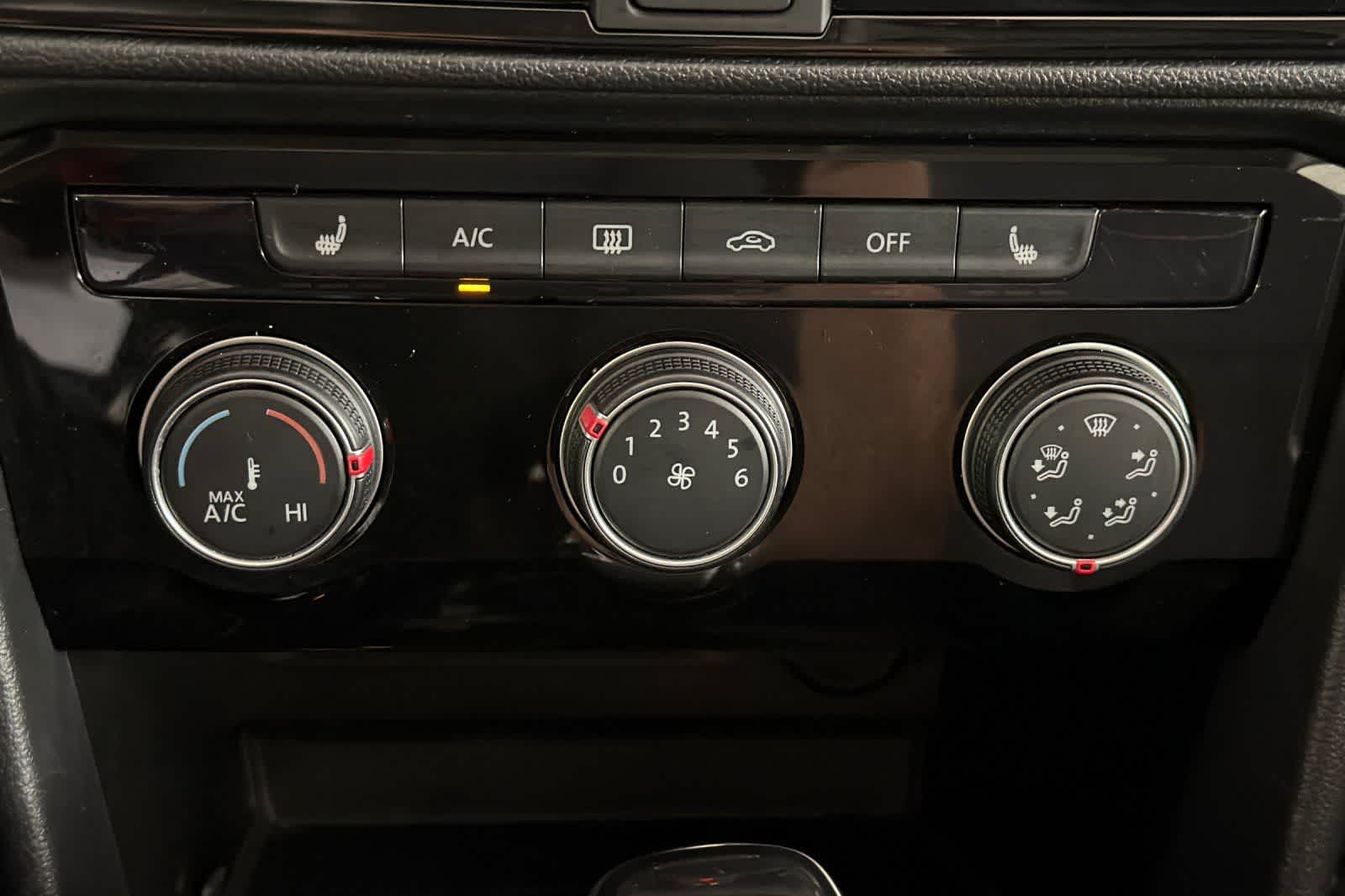 Thumbnail: 2023 Volkswagen Taos - 20