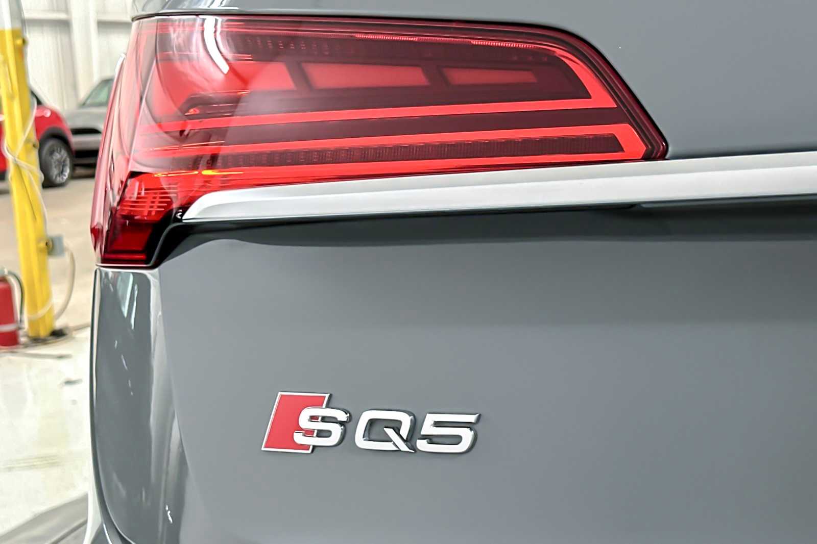 Thumbnail: 2022 Audi SQ5 - 27