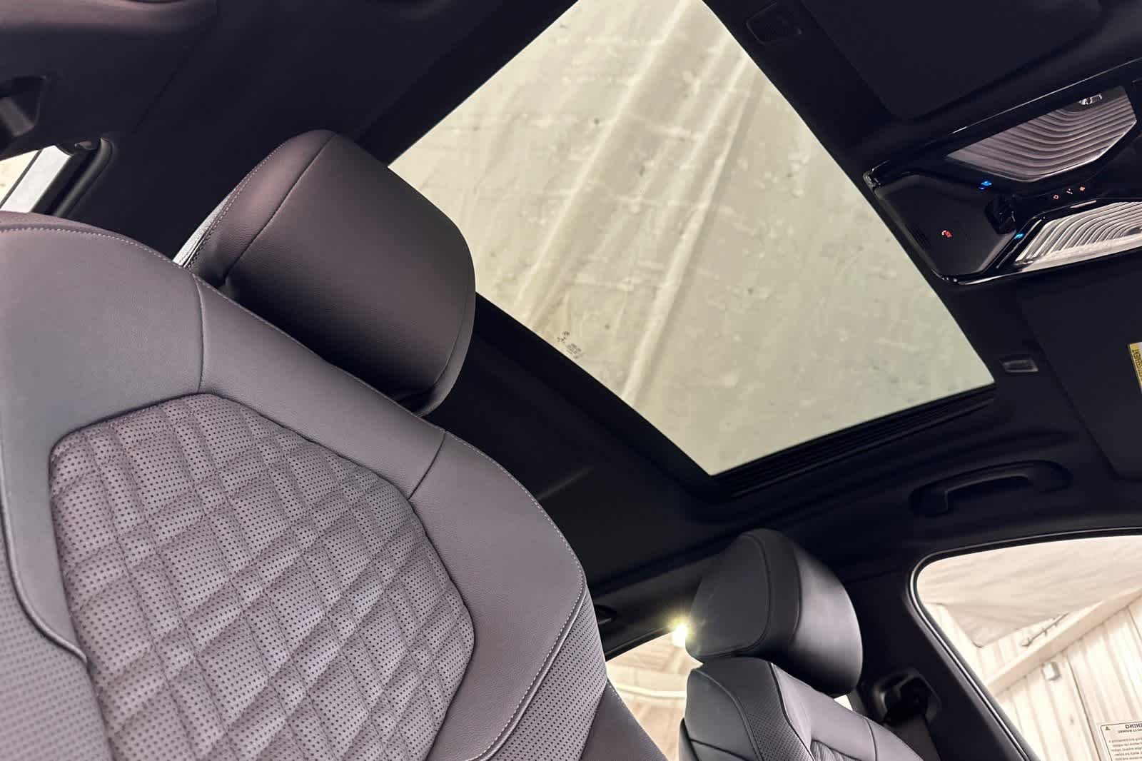2022 BMW 5 Series 530e 16