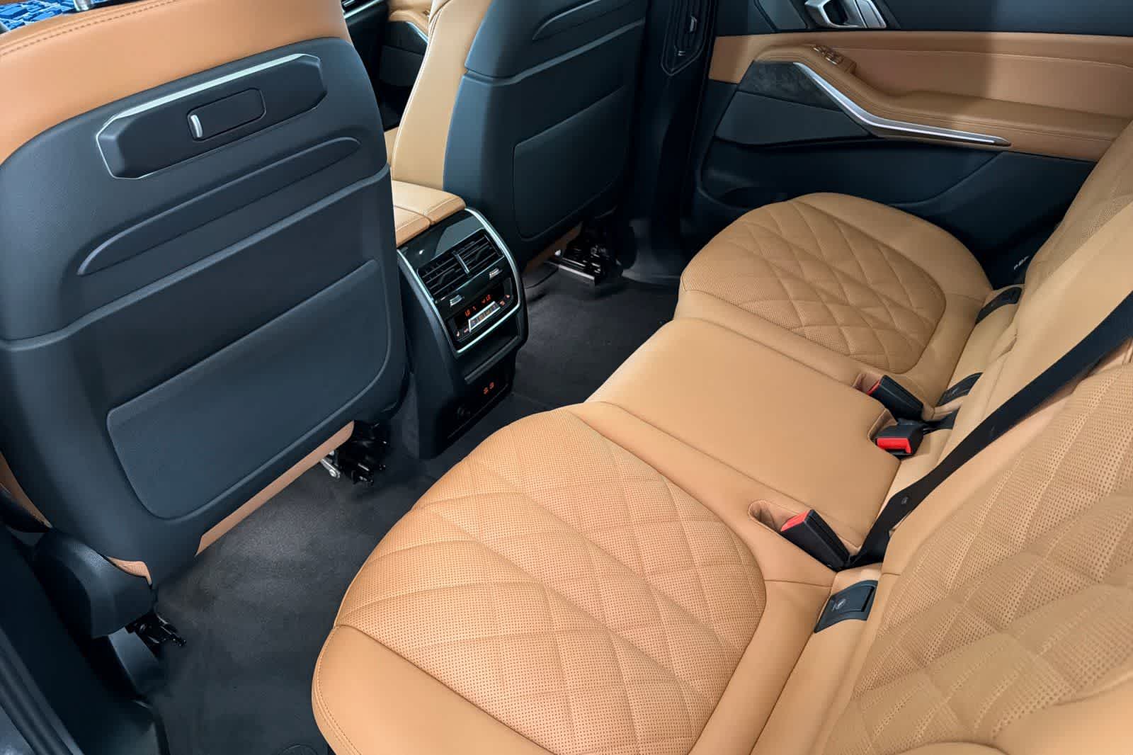 Thumbnail: 2026 BMW X7 - 4
