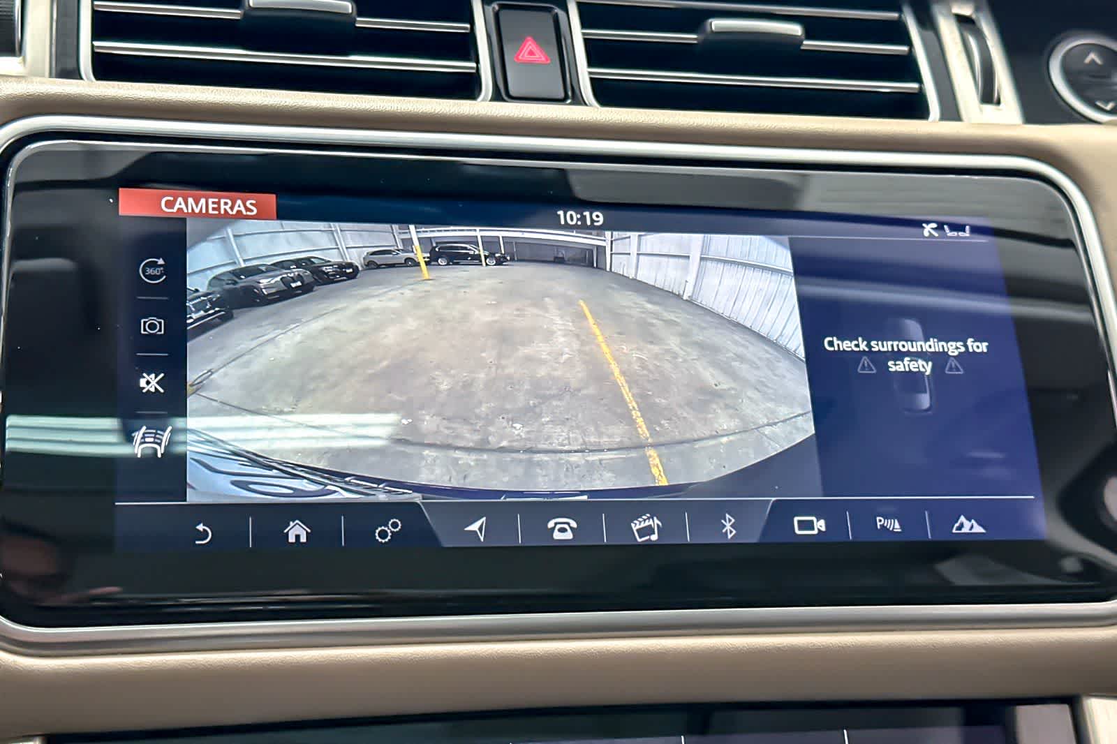 Thumbnail: 2020 Land Rover Range Rover - 19