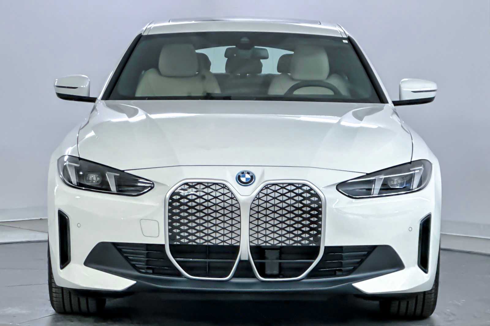 Thumbnail: 2025 BMW i4 - 10