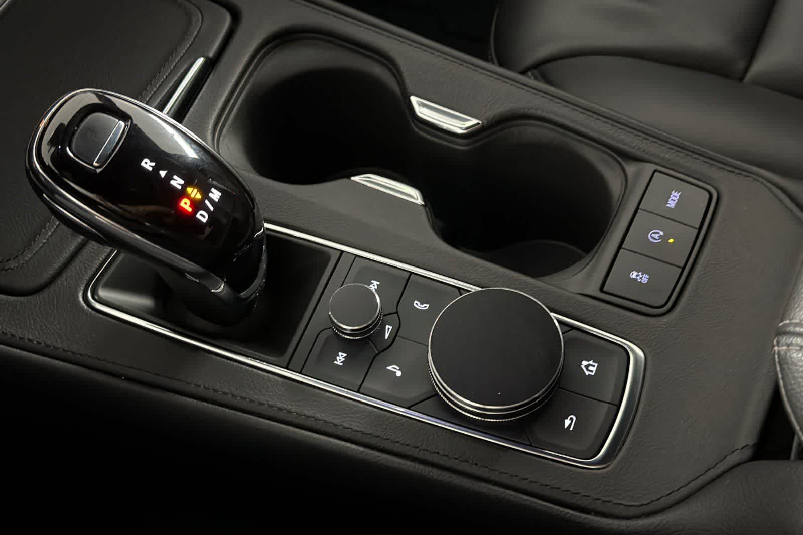 Thumbnail: 2023 Cadillac XT4 - 21