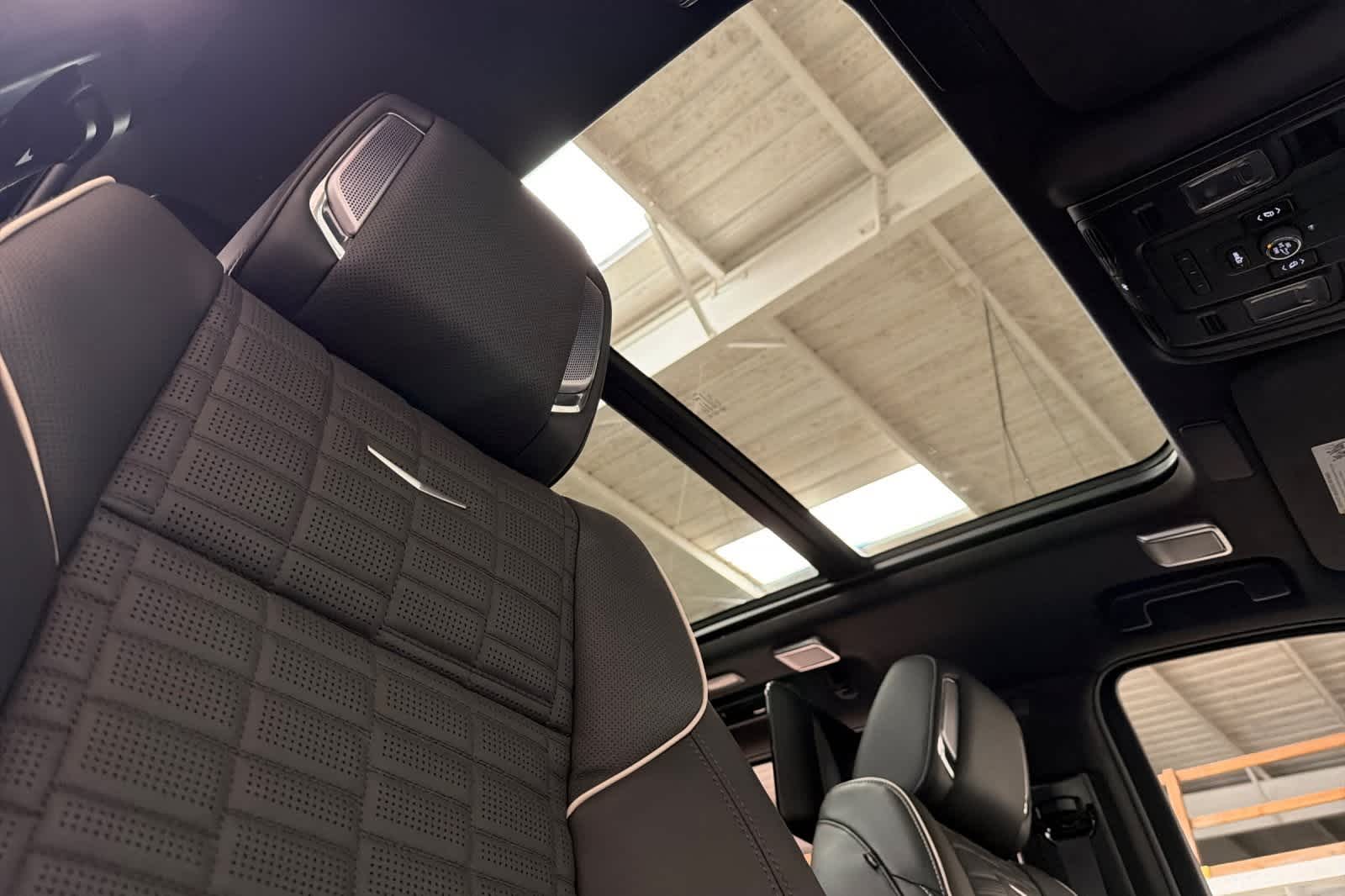 Thumbnail: 2024 Cadillac Escalade - 17