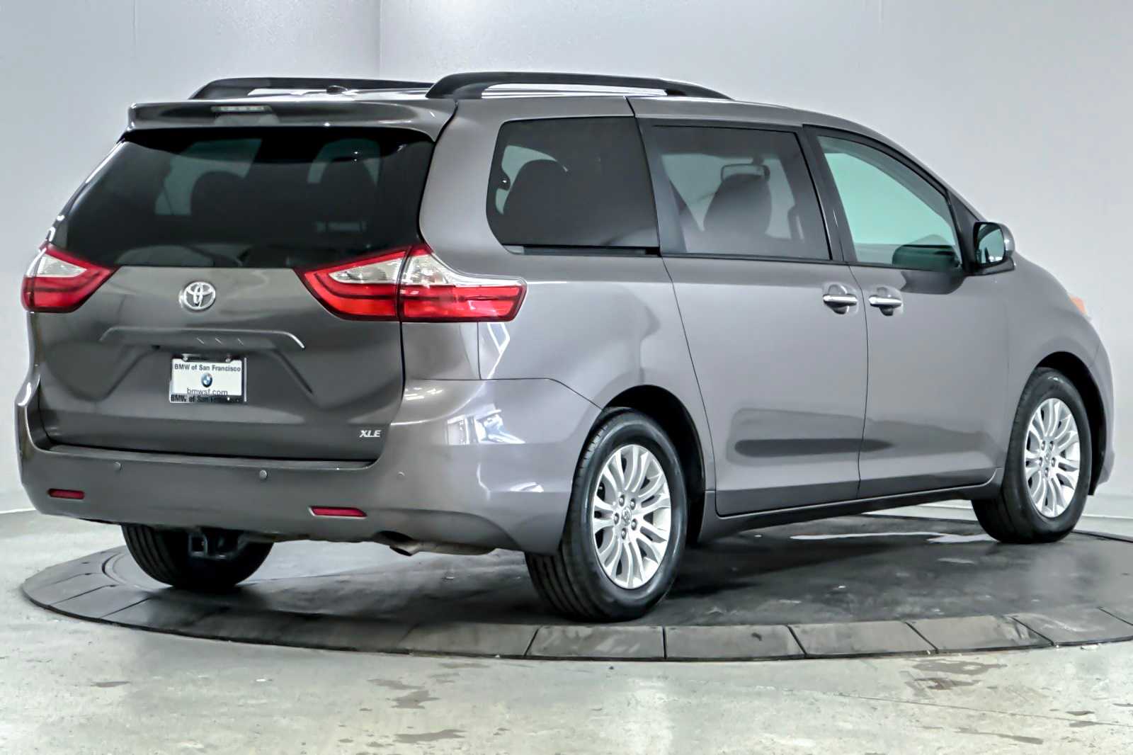 Thumbnail: 2017 Toyota Sienna - 2