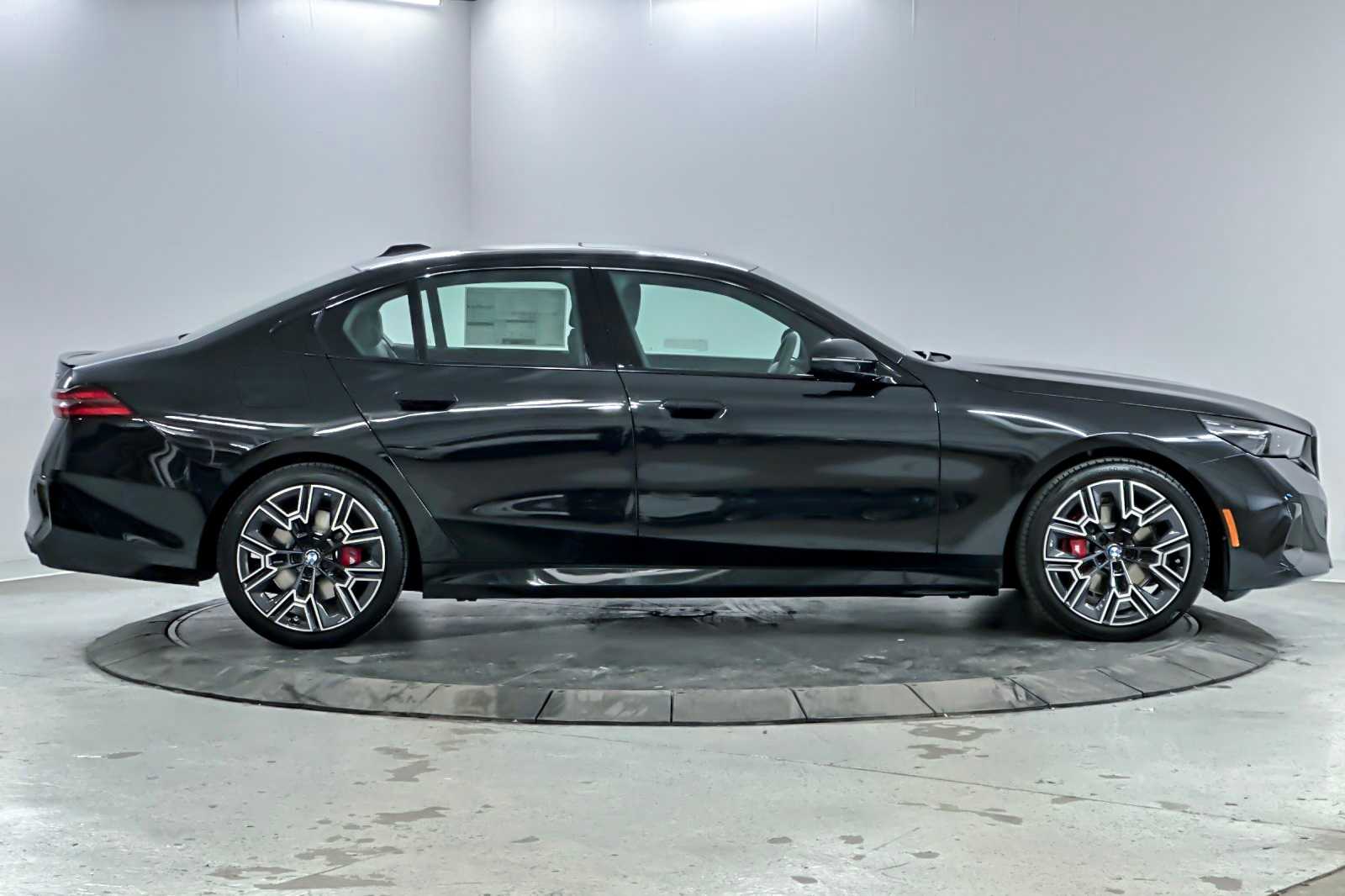 Thumbnail: 2026 BMW 5 Series - 8