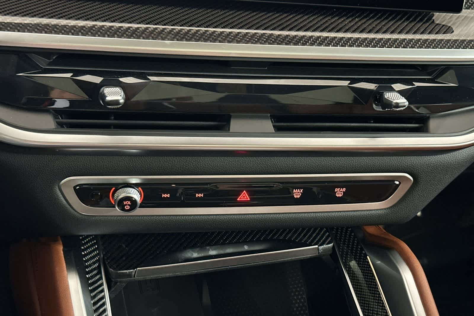 2026 BMW X6 M60i 21