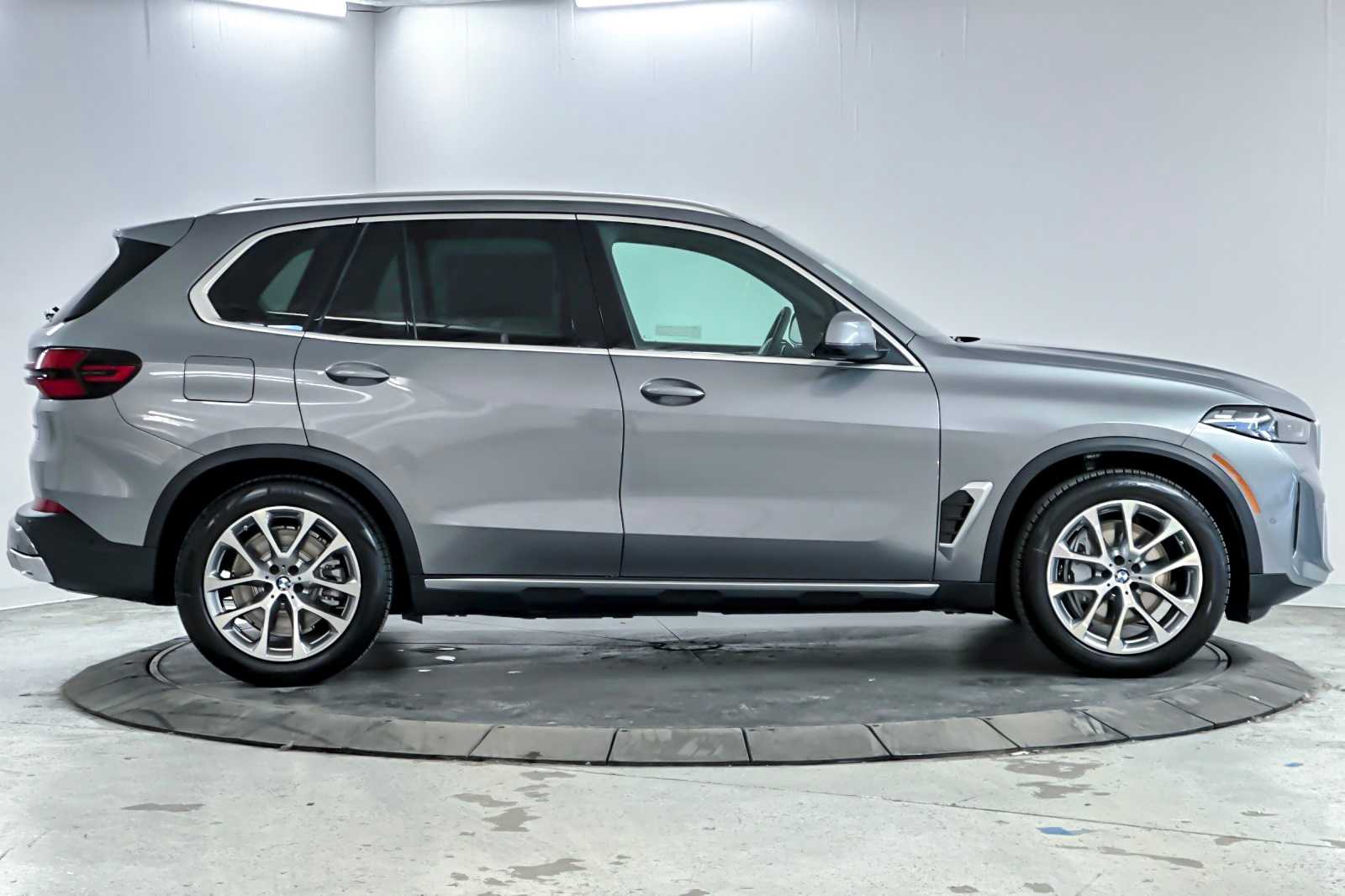 Thumbnail: 2026 BMW X5 - 8