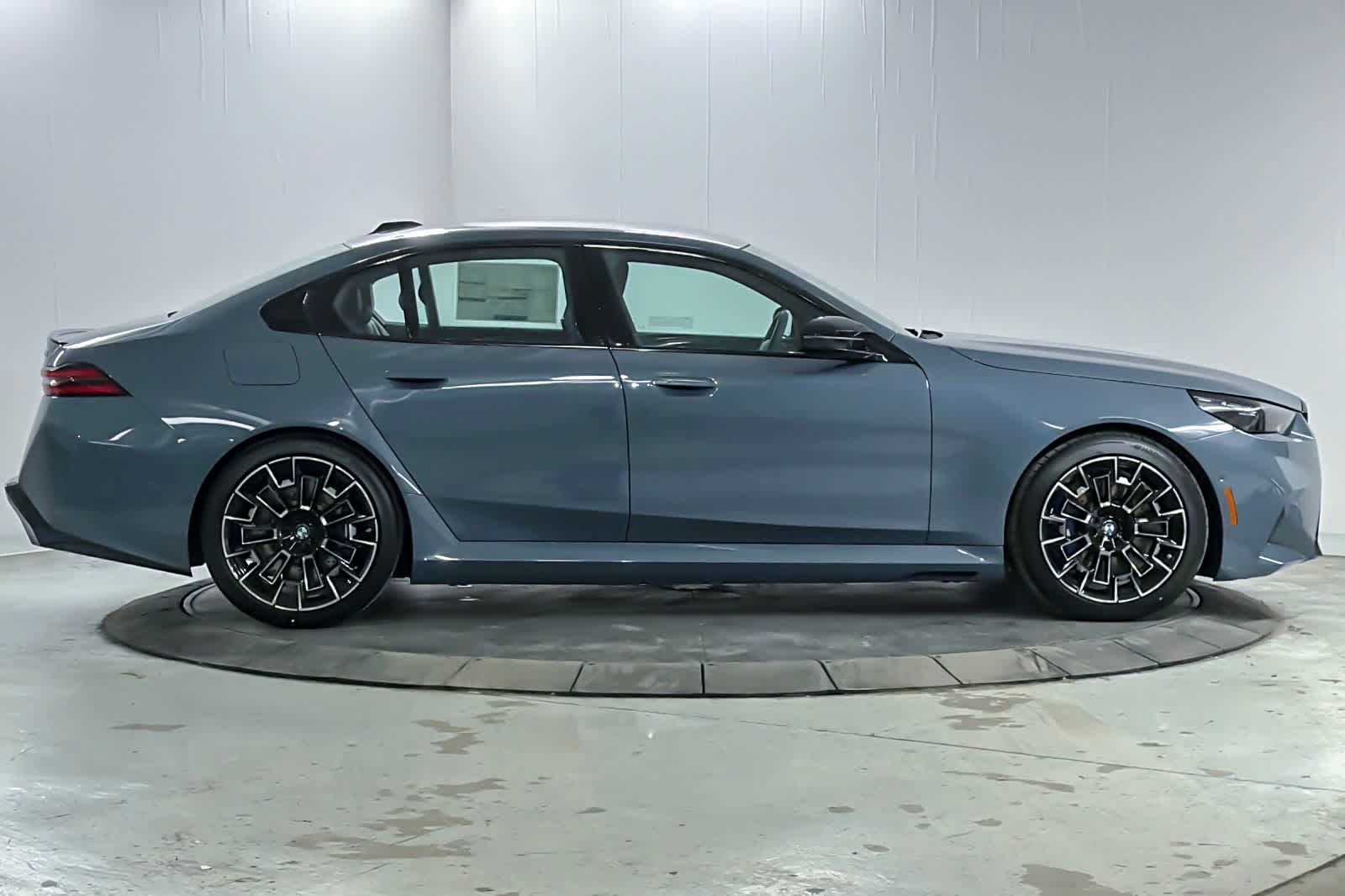 Thumbnail: 2026 BMW M5 - 8