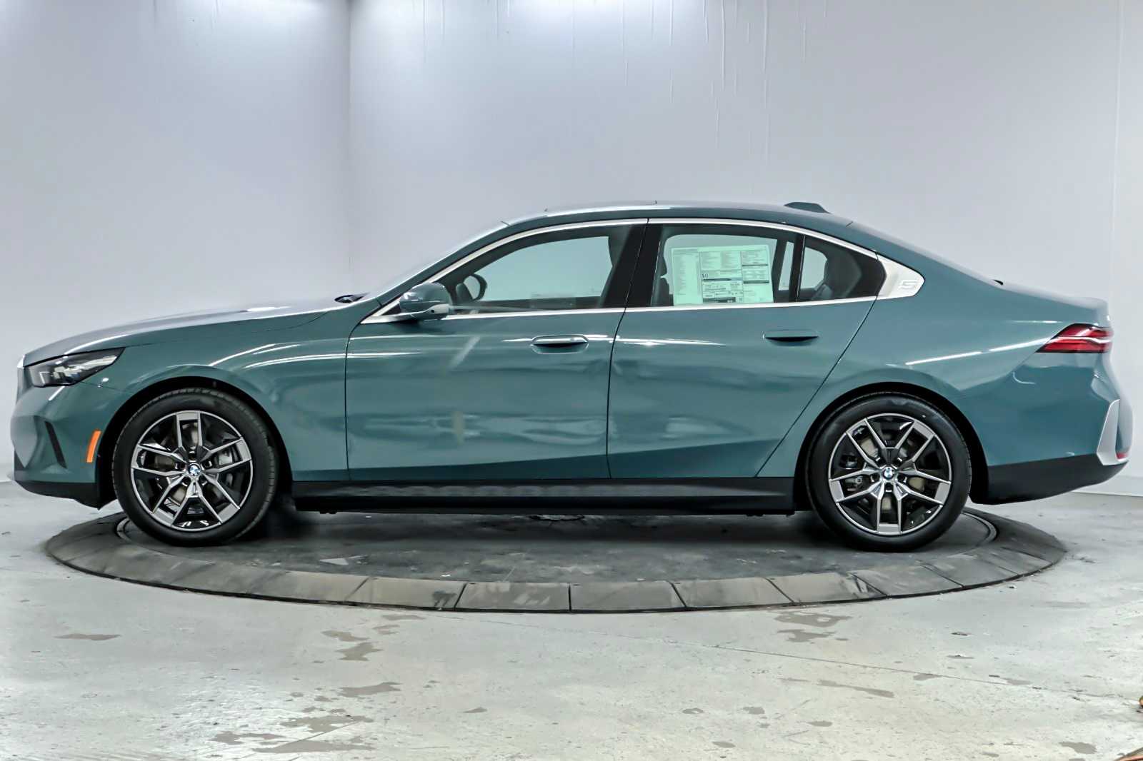 Thumbnail: 2026 BMW i5 - 5