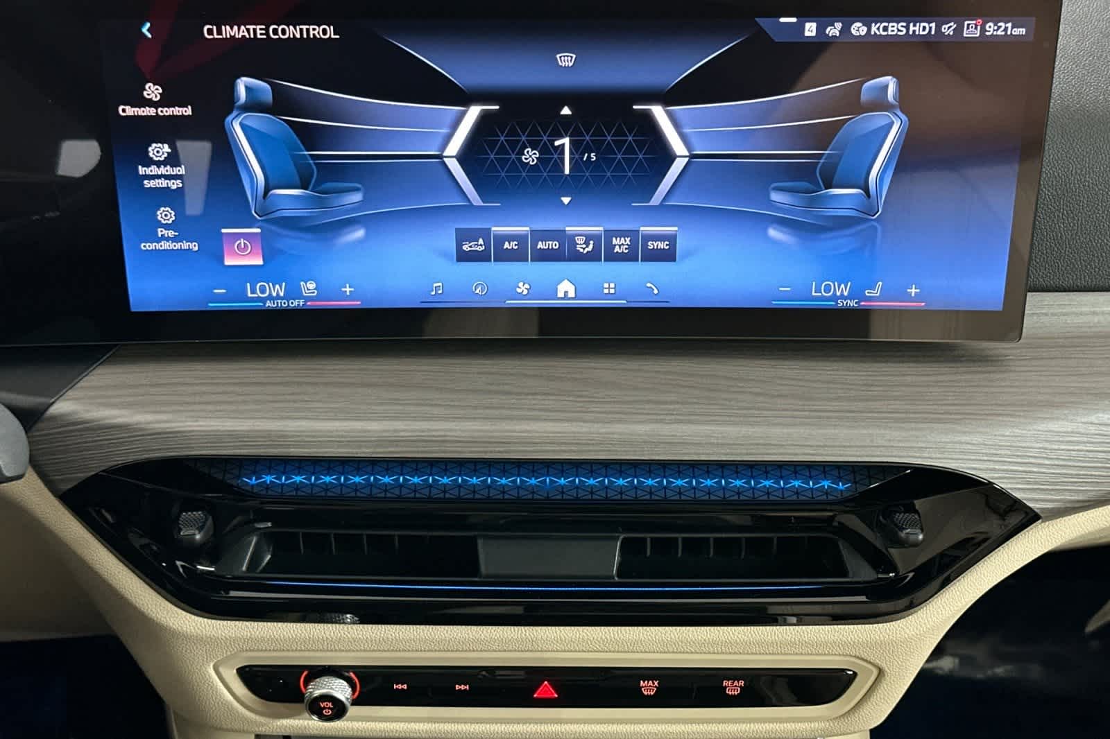 Thumbnail: 2025 BMW i4 - 20