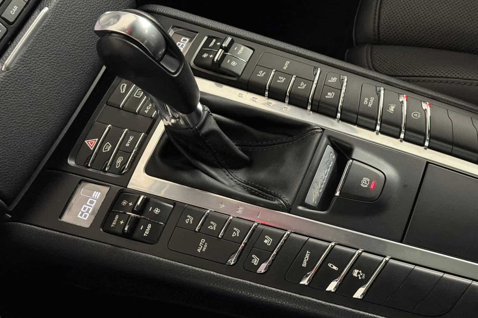 Thumbnail: 2017 Porsche Macan - 22