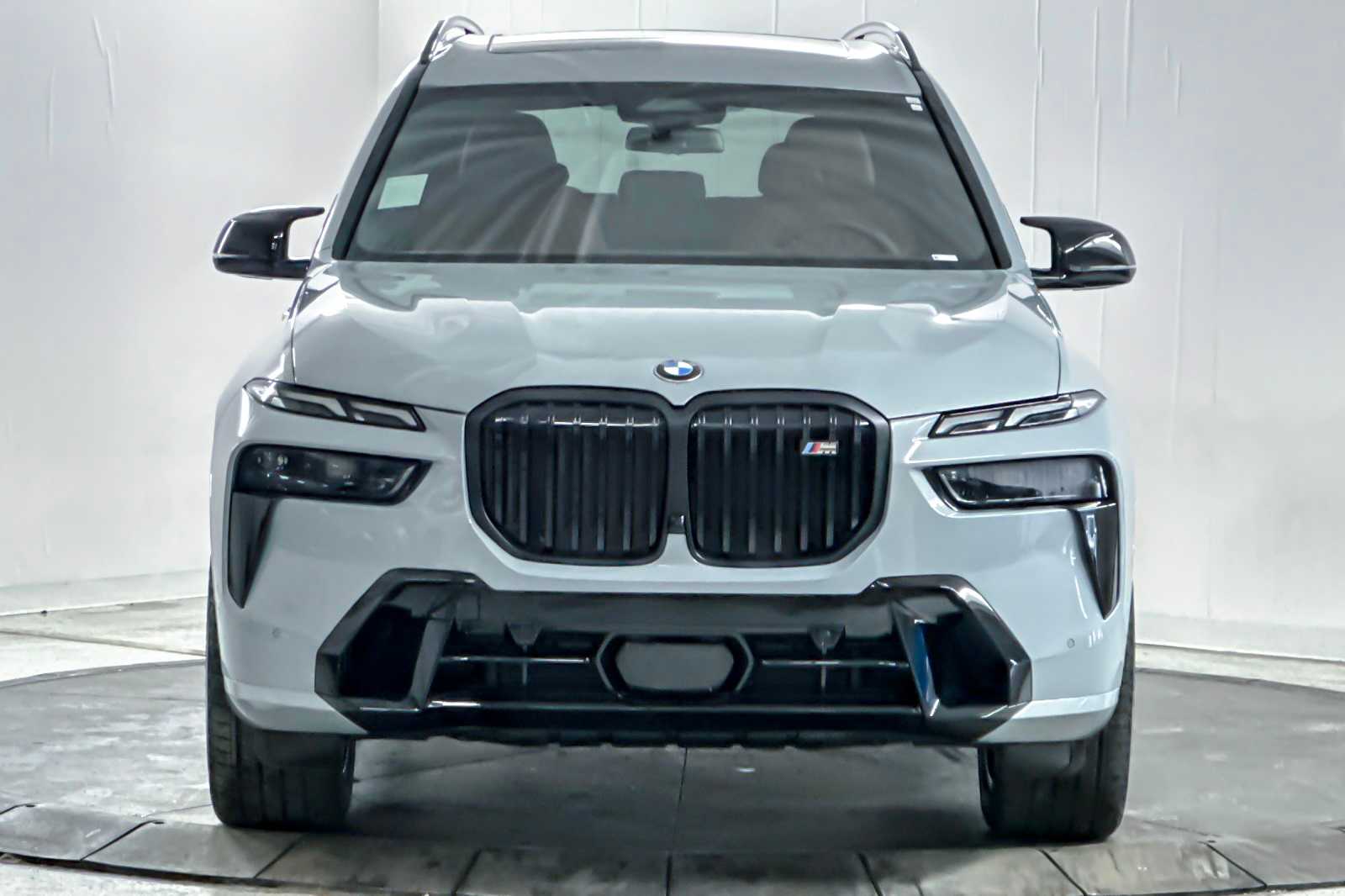 Thumbnail: 2026 BMW X7 - 10