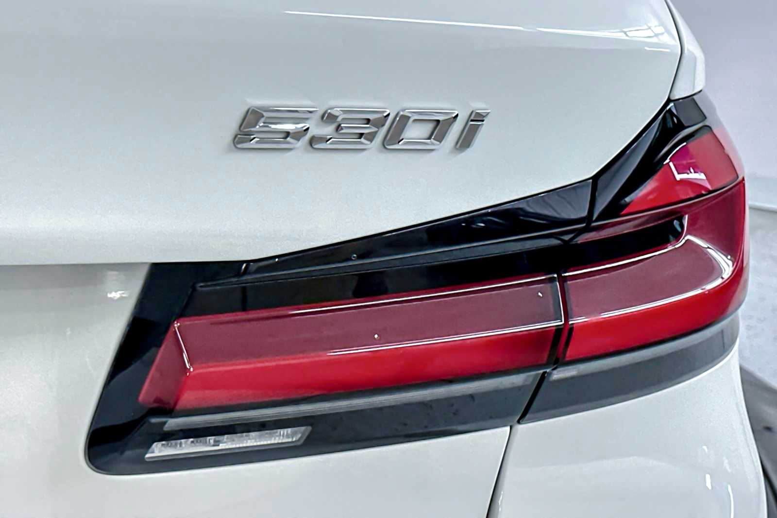 Thumbnail: 2023 BMW 5 Series - 27