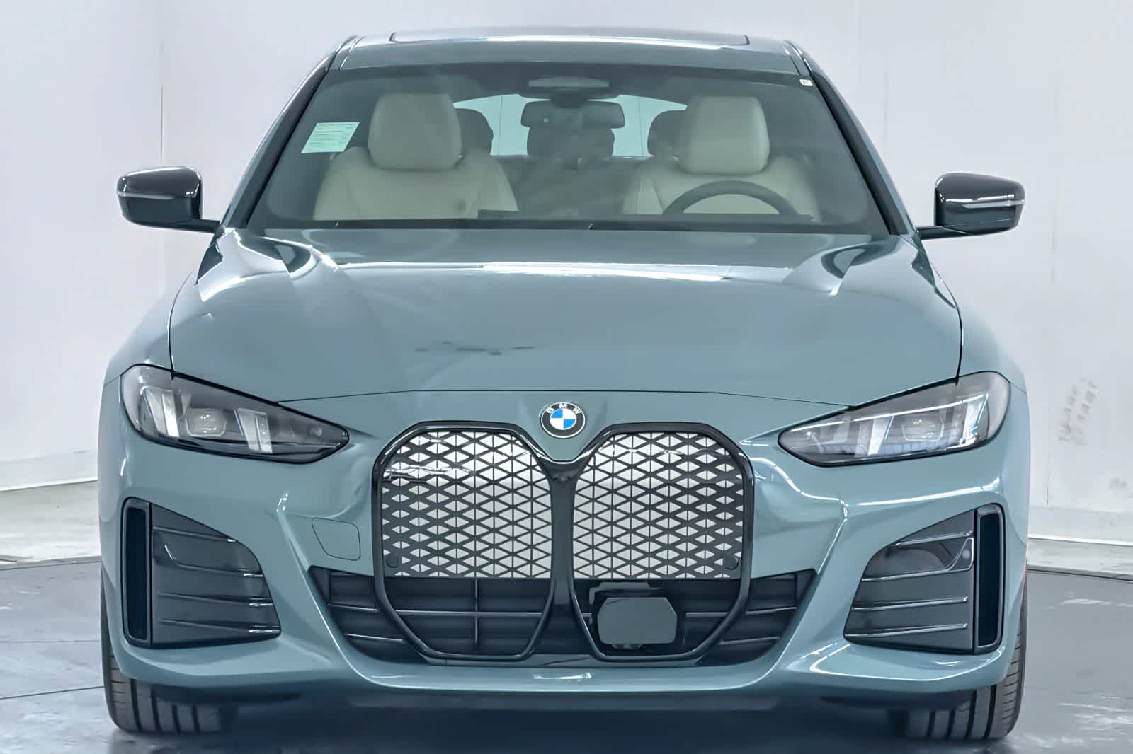 Thumbnail: 2026 BMW i4 - 10