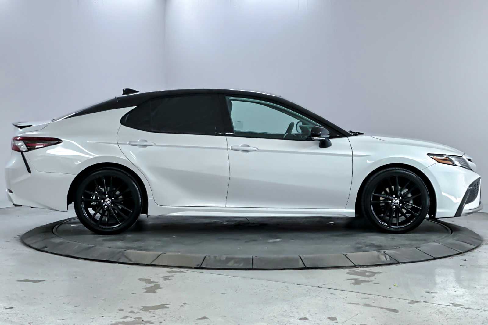 Thumbnail: 2022 Toyota Camry - 8