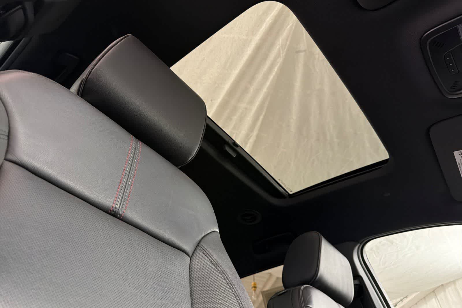 Thumbnail: 2023 Chevrolet Traverse - 17