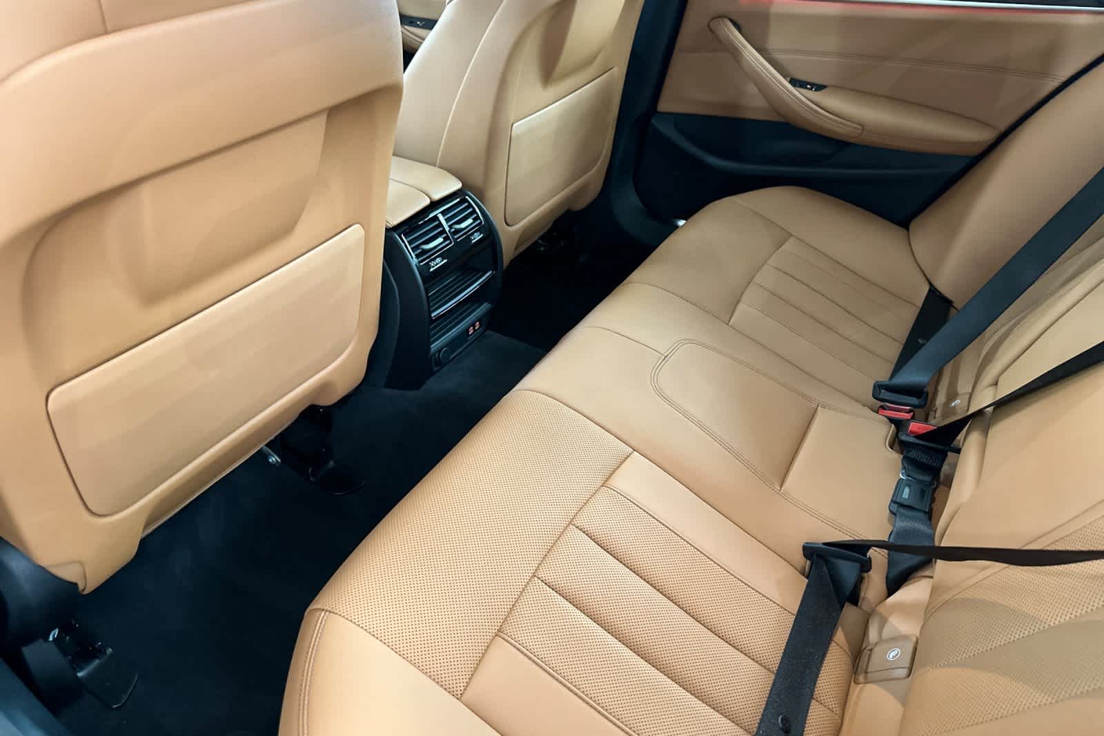 Thumbnail: 2023 BMW 5 Series - 4