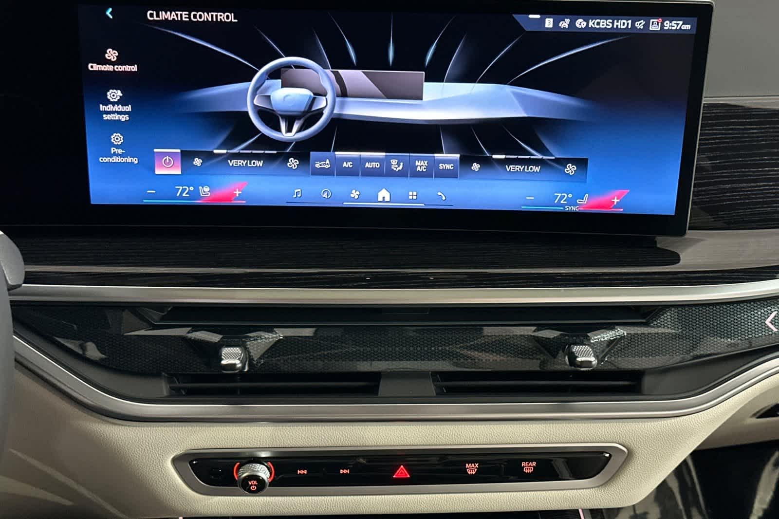 Thumbnail: 2026 BMW X7 - 21